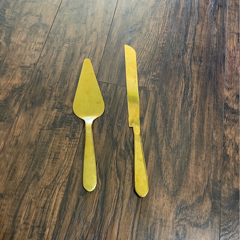 Gold Cake Cutting Set - Picture 2 of 3